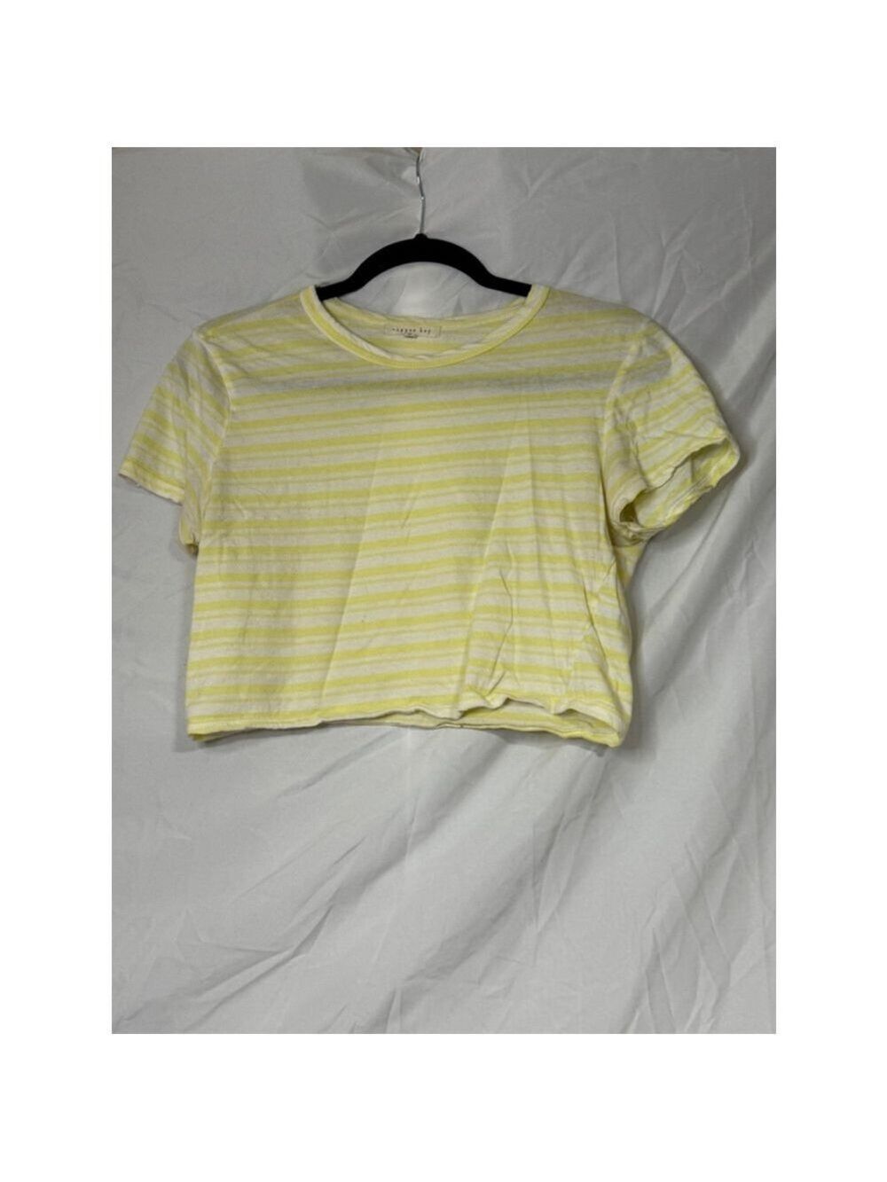 ☔️  Women's Copper Key Striped T-Shirt Size M Yellow Short Sleeve Top